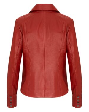 kurtka skórzana damska w intensywnym czerwonym kolorze z klasycznym kołnierzem i guzikami na rękawach