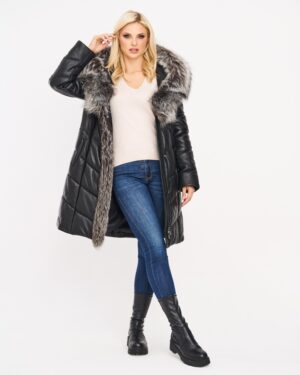 Płaszcz skórzany damski z dużym futrzanym kołnierzem i pikowanym krojem, idealna na zimowe dni