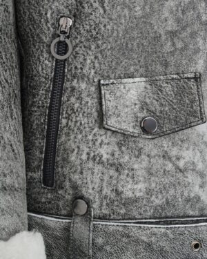 Kożuch damski w odcieniach szarości z zamkiem błyskawicznym i kieszenią na piersi