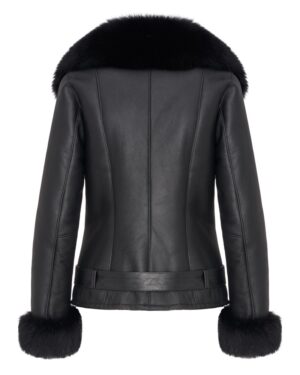 Kożuch damski w kolorze czarnym z futrzanym kołnierzem i mankietami, dopasowany krój z paskiem w talii