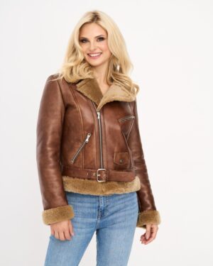 Kożuch damski w brązowym kolorze z futrzanym kołnierzem i paskiem w talii