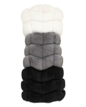 Kamizelka futrzana w odcieniach bieli, szarości i czerni, o puszystej fakturze i eleganckim kroju