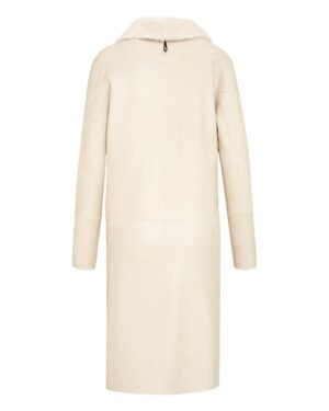 Kożuch damski w kolorze jasnym z kołnierzem z futra i prostym krojem, idealny na zimowe dni