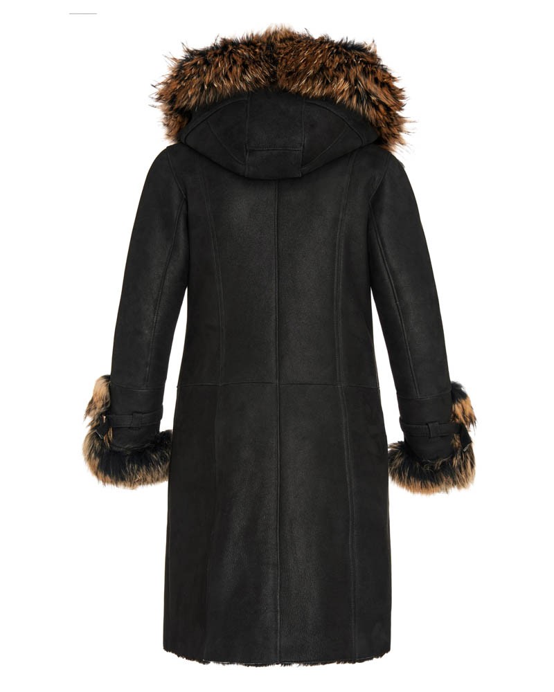Czarny kożuch damski z kapturem i futrzanym wykończeniem na rękawach oraz kołnierzu