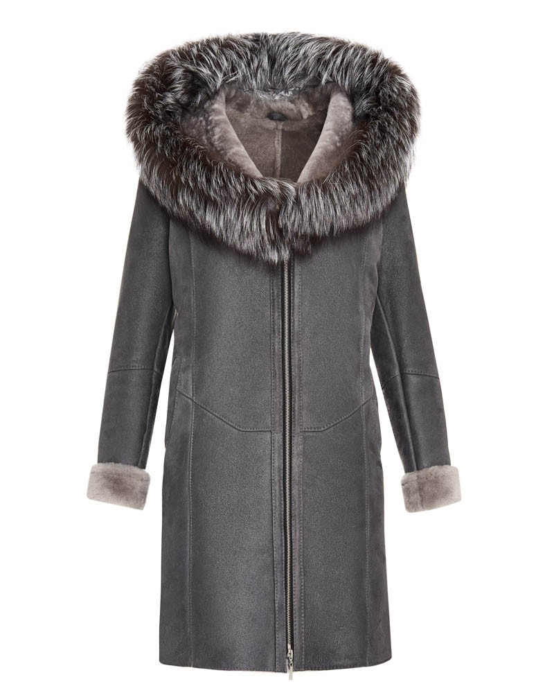 Kożuch damski w szarym kolorze z dużym futrzanym kapturem i eleganckimi guzikami