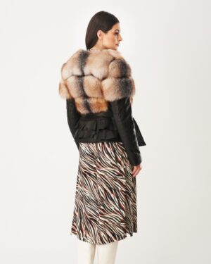 Kurtka skórzana damska z futrem w odcieniach brązu, z falbanami na dolnej krawędzi, idealna na zimowe dni