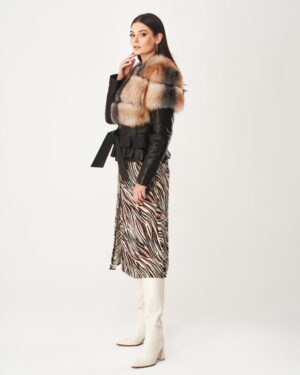 Kurtka skórzana damska z futrzanym kołnierzem, czarny kolor, z paskiem w talii, stylowe detale i elegancki krój