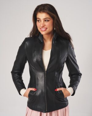 Kurtka skórzana damska w kolorze czarnym, dopasowany krój, z zaszewkami i kieszeniami na biodrach