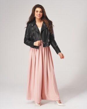 Kurtka skórzana damska w kolorze czarnym, zapinana na zamek, z kołnierzem i ozdobnymi zamkami, idealna na zimowe dni