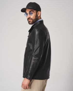 Męska kurtka skórzana w kolorze czarnym z kołnierzem i zamkiem błyskawicznym, idealna na zimowe dni