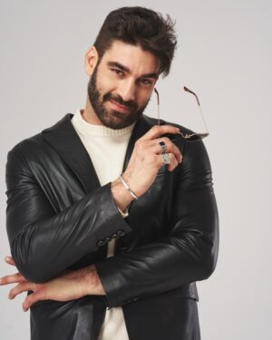 Marynarka skórzana z klasycznym krojem, z szerokim kołnierzem i eleganckimi guzikami