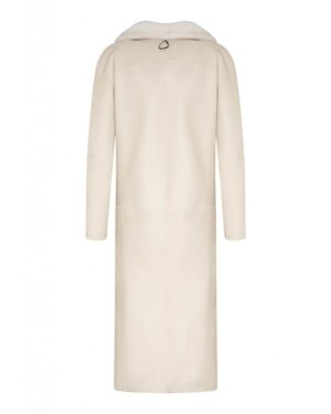 Kożuch damski w kolorze beżowym z kołnierzem i prostym krojem, idealny na zimowe dni