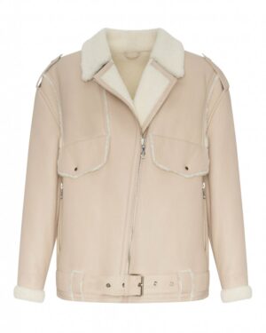 Kożuch damski w jasnym kolorze z kołnierzem z futra i praktycznymi kieszeniami