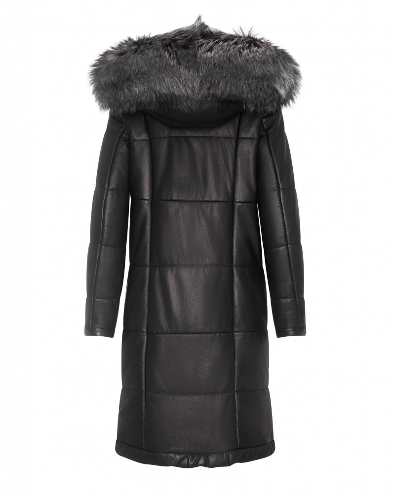 Płaszcz skórzany damski w kolorze czarnym z kapturem i futrzanym wykończeniem, pikowana, długi krój, elegancki styl