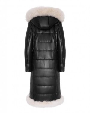 Płaszcz skórzany damski z kapturem i futrzanym wykończeniem na dole oraz przy kołnierzu