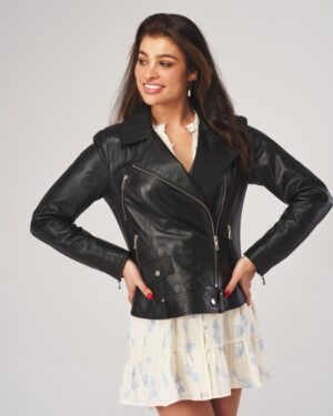 Kurtka skórzana damska w kolorze czarnym z asymetrycznym zapięciem i szerokim kołnierzem