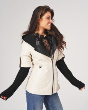 Kurtka skórzana damska w kolorze kremowym z czarnym kołnierzem i długimi rękawami z dzianiny