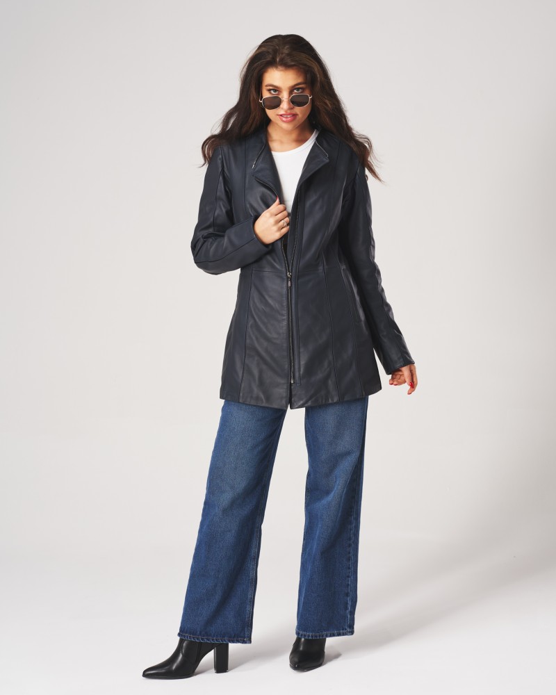 Kurtka skórzana damska w kolorze czarnym, z długimi rękawami i zapięciem na zamek, idealna na zimowe dni
