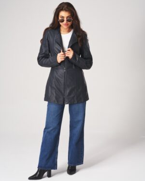 Kurtka skórzana damska w kolorze czarnym, z długim rękawem i zamkiem, idealna na zimowe dni