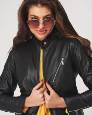 Kurtka skórzana damska w kolorze czarnym z zamkiem i kieszeniami, idealna na zimowe dni