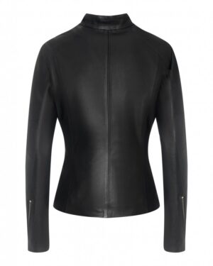 Kurtka skórzana damska w kolorze czarnym, dopasowany krój, wysoka stójka i zamek błyskawiczny na rękawach