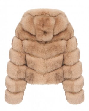 futro naturalne w odcieniu jasnego beżu, o krótkim kroju i efektownym, futrzanym kołnierzu