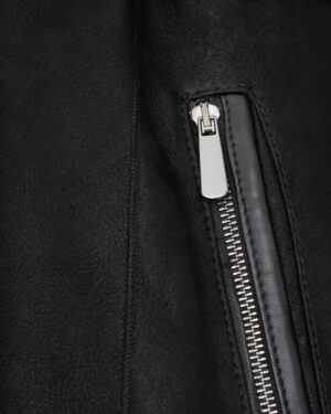 Kożuch damski z zamkiem błyskawicznym i eleganckimi detalami, idealna na zimowe dni