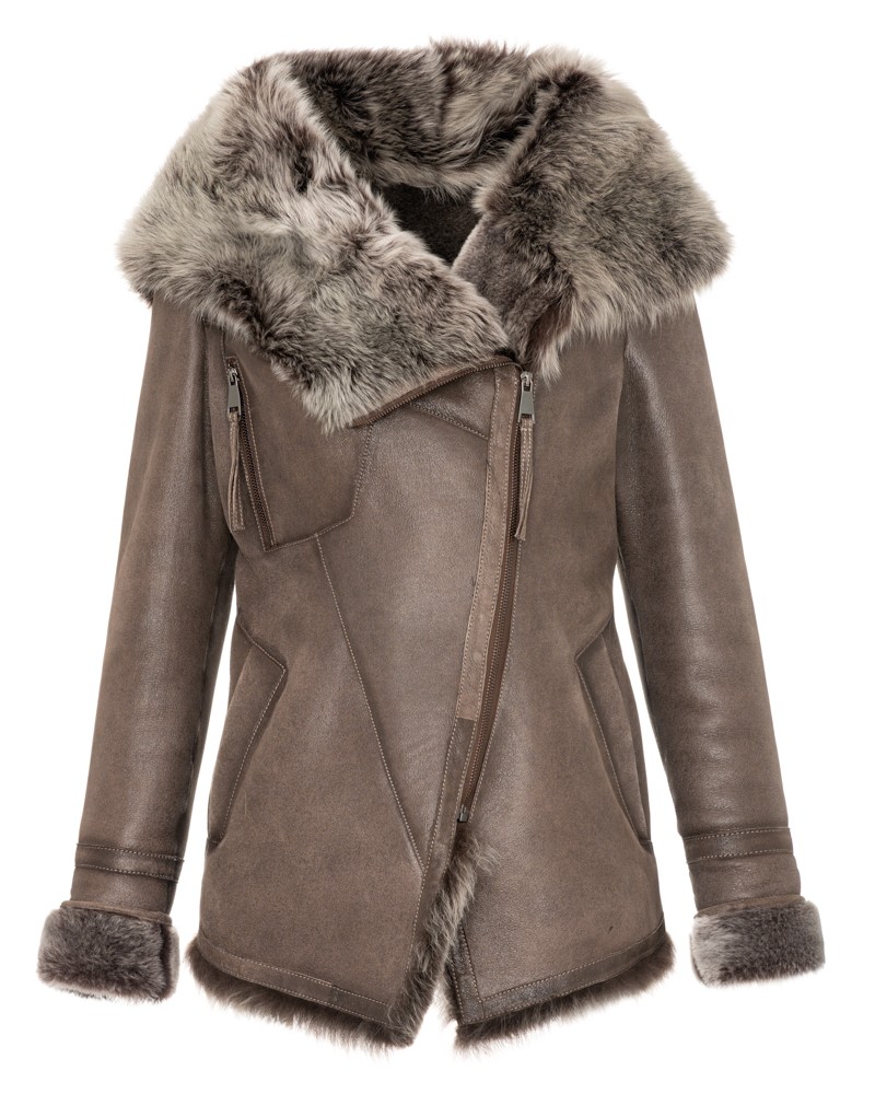 Kożuch damski w brązowym kolorze z futrzanym kołnierzem i mankietami, z zamkiem i kieszeniami na przodzie