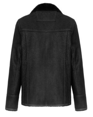 Czarny kożuch męski z kołnierzem, widok z tyłu, z delikatnymi przeszyciami i klasycznym krojem