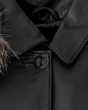 Płaszcz skórzany damski w kolorze czarnym z eleganckim kołnierzem i guzikiem