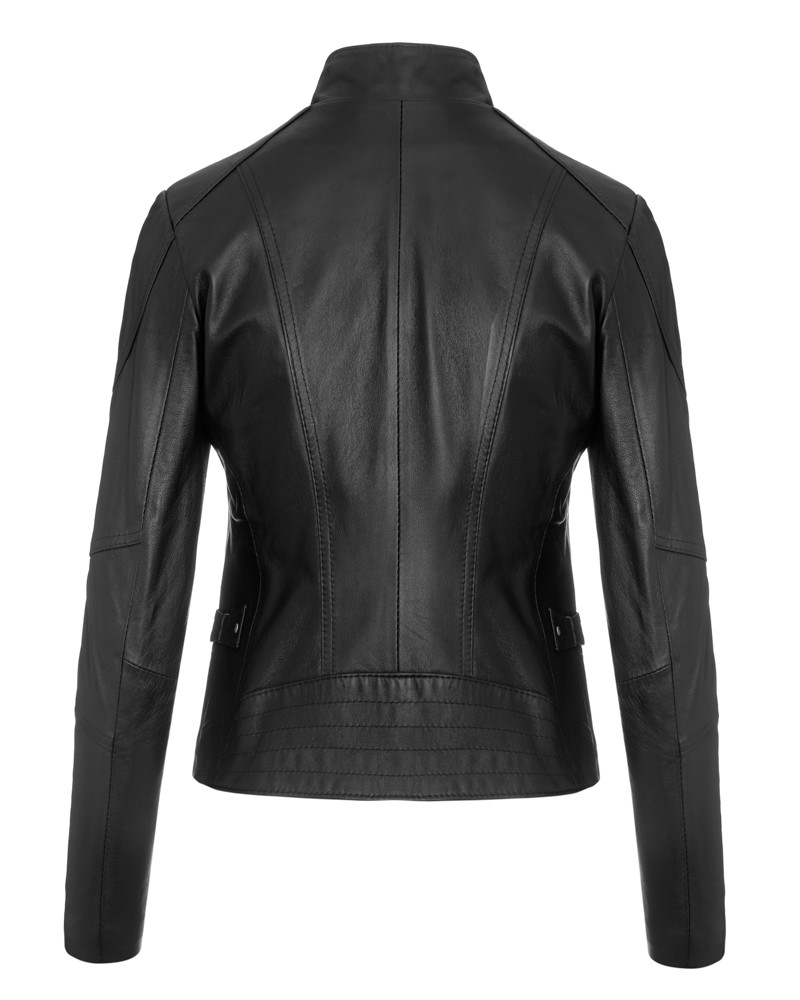 Kurtka skórzana damska w kolorze czarnym, dopasowany krój, z subtelnymi przeszyciami i paskiem w talii