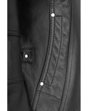czarna kurtka skórzana damska z przeszyciami i metalowymi guzikami, idealna na zimowe dni
