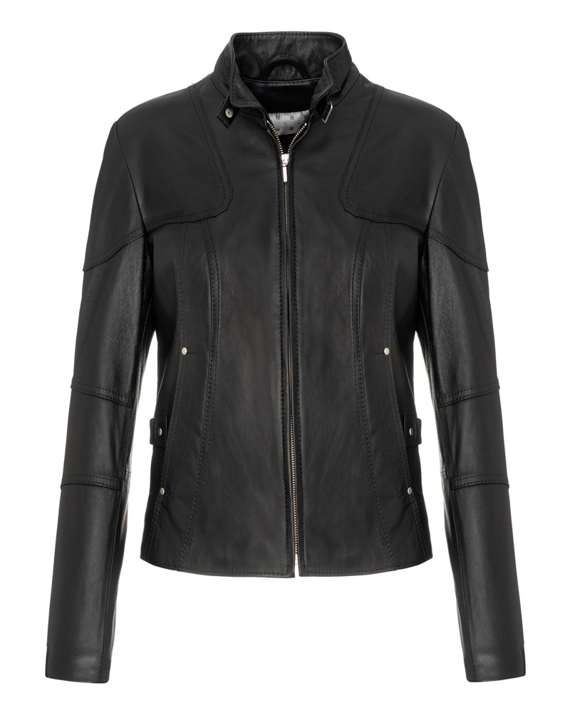 Czarna kurtka skórzana damska z kołnierzem, zamkiem i detalami w postaci guzików na ramionach