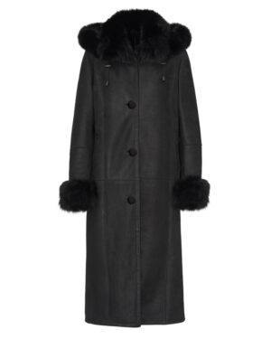 Kożuch damski w kolorze czarnym z futrzanym kapturem i mankietami, klasyczny krój z guzikami